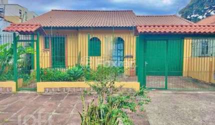 Casa com 3 quartos à venda na Rua Dona Zulmira, 161, Cavalhada, Porto Alegre, 220 m2 por R$ 550.000