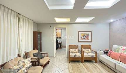 Casa com 4 quartos à venda na Travessa Escobar, 409, Camaquã, Porto Alegre, 409 m2 por R$ 1.970.000