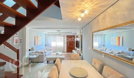 Casa com 2 quartos à venda na Rua Irmão Jaime Biazus, 215, Guarujá, Porto Alegre, 116 m2 por R$ 490.000