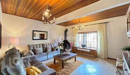 Casa com 5 quartos à venda na Rua Mata Coelho, 98, Nonoai, Porto Alegre, 200 m2 por R$ 600.000