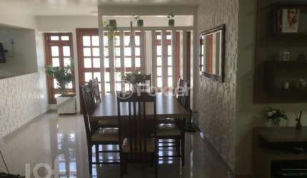 Casa com 4 quartos à venda na Avenida Otto Niemeyer, 2107, Camaquã, Porto Alegre, 194 m2 por R$ 750.000