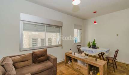 Apartamento com 3 quartos à venda na Avenida Borges de Medeiros, 907, Centro Histórico, Porto Alegre, 82 m2 por R$ 235.000