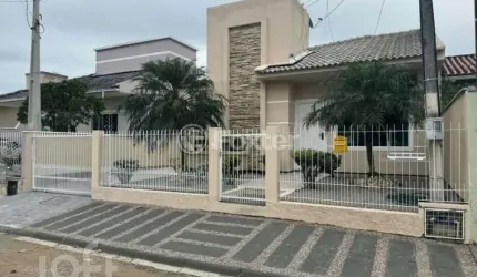 Casa com 2 quartos à venda na Rua dos Ingás, 85, Madri, Palhoça, 95 m2 por R$ 580.000