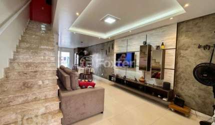 Casa com 2 quartos à venda na Rua Doutor Cláudio Walter Ferreira da Silva, 32, Guarujá, Porto Alegre, 95 m2 por R$ 530.000