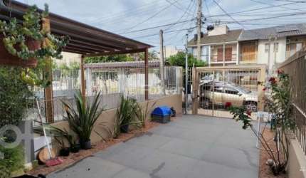 Casa com 2 quartos à venda na Rua Ilari Arlindo Basei, 191, Guarujá, Porto Alegre, 96 m2 por R$ 430.000