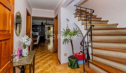 Casa com 3 quartos à venda na Rua Sorocaba, 69, Passo da Areia, Porto Alegre, 217 m2 por R$ 870.000