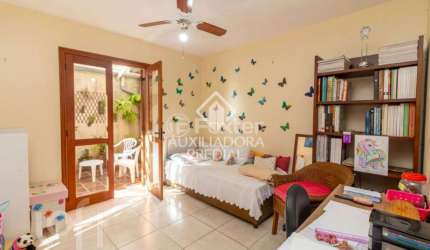Casa com 4 quartos à venda na Rua Artur Azevedo, 242, Partenon, Porto Alegre, 220 m2 por R$ 800.000