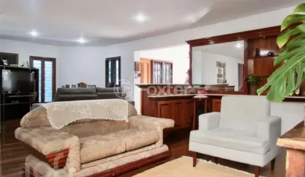 Casa com 3 quartos à venda na Rua Teixeira de Carvalho, 215, Medianeira, Porto Alegre, 181 m2 por R$ 940.000