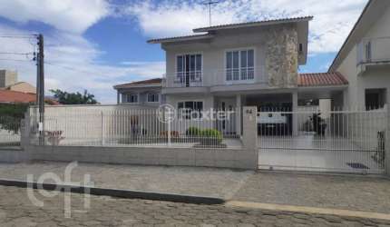 Casa com 3 quartos à venda na Rua Graciliano Carlos de Quadros, 63, Centro, Palhoça, 209 m2 por R$ 1.040.000
