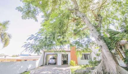 Casa com 4 quartos à venda na Avenida Leonardo Carluci, 86, Espírito Santo, Porto Alegre, 120 m2 por R$ 800.000