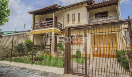 Casa com 4 quartos à venda na Avenida José Corrêa da Silva, 117, Cavalhada, Porto Alegre, 318 m2 por R$ 800.000