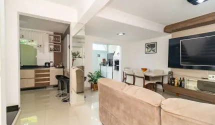 Casa em condomínio fechado com 3 quartos à venda na Rua José Manoel Voluz, 1080, Pinheirinho, Curitiba por R$ 650.000