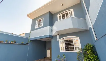 Casa com 3 quartos à venda na Rua Angelina Ansai, 174, Fazendinha, Curitiba por R$ 450.000
