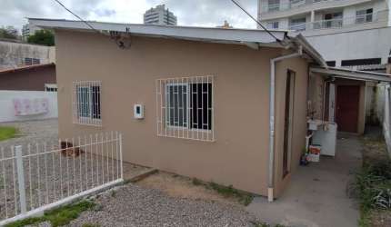 Casa a venda em Barreiros de 03 Dormitórios 02 Banheiros com 03 vagas de garagem -Barreiros-São José