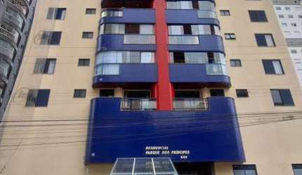 Apartamento mobiliado de 3 quartos sendo 1 suíte com banheira localizado em Campinas - São José - SC