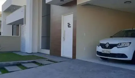 Casa de alto padrão mobiliada de 3 quartos sendo 1 suíte em Pedra Branca - Palhoça - SC