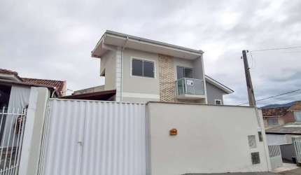 Sobrado para aluguel de 02 Dormitórios com 02 vagas de garagem no Bela Vista em Palhoça-SC