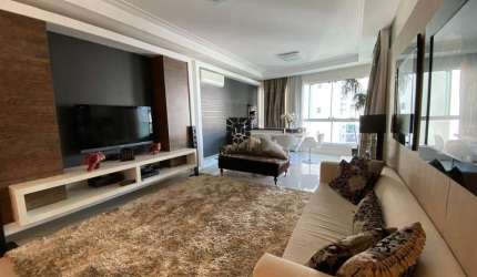 Apartamento / Quadra mar / 3 Suítes / 2 Vagas de Garagem