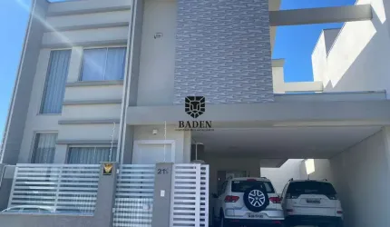 Belíssima casa mobiliada, com 3 suítes em Balneário Camboriú.