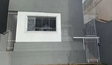 Comercial com 4 quartos  para alugar, 110.00 m2 por R$3600.00  - Centro - Ponta Grossa/PR