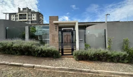 Casa Residencial com 3 quartos  para alugar, 220.00 m2 por R$12000.00  - Oficinas - Ponta Grossa/PR