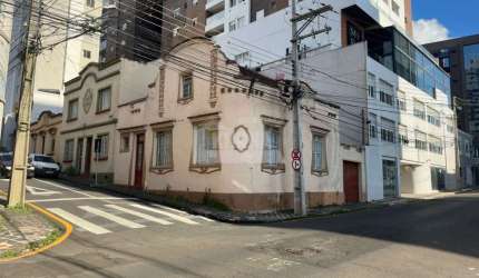 Casa Residencial com 1 quarto  para alugar, 364.00 m2 por R$2000.00  - Centro - Ponta Grossa/PR