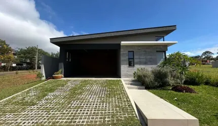 Casa Residencial à venda, 128.24 m2 por R$990000.00  - Jardim Carvalho - Ponta Grossa/PR