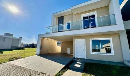 Casa Residencial com 3 quartos  à venda, 200.00 m2 por R$990000.00  - Uvaranas - Ponta Grossa/PR
