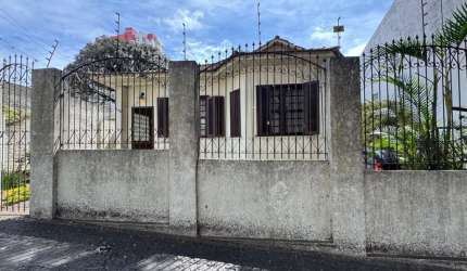 Casa Residencial com 4 quartos  para alugar, 150.00 m2 por R$2500.00  - Centro - Ponta Grossa/PR