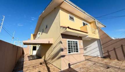 Sobrado com 4 quartos  para alugar, 182.00 m2 por R$3000.00  - Jardim Carvalho - Ponta Grossa/PR