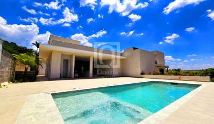 Casa Térrea com 4 Suítes, Piscina e Escritório