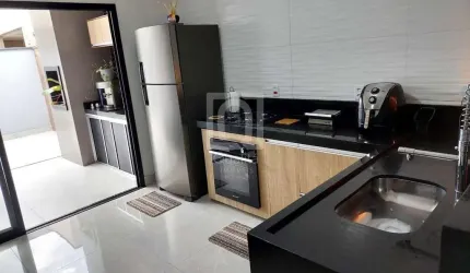 Casa térrea à venda no condomínio Horto Florestal Villagio.