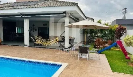 Casa à venda no Village da Serra em Araçoiaba da Serra | 3 Quartos e Piscina