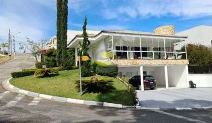 Casa com 04 suítes, com planejados, área gourmet, 6 vagas