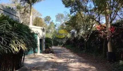 Lote murado, com 1.127 m² em Condomínio.