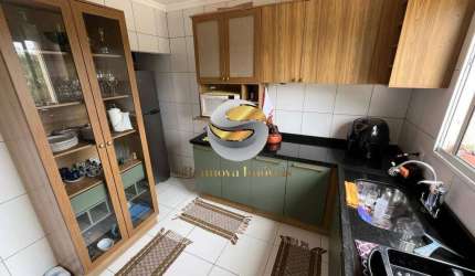 Sobrado, linda cozinha planejada, muito espaço de quintal, rua sem saida.