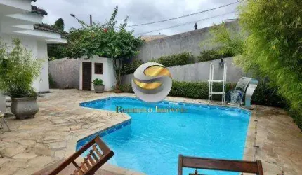 Casa com 04 dormitórios para locação