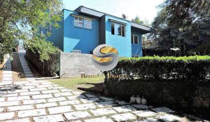 Casa ampla com 06 suítes, linda vista piscina e jardim.