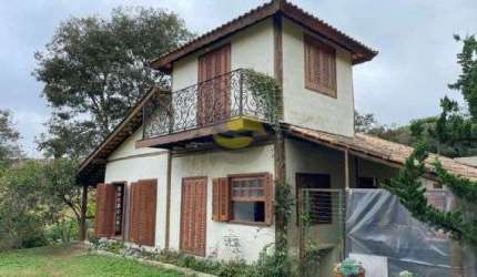Casa TERREA com mezanino, sofisticada com 2 suites, muito verde