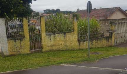 Terreno com Casa Não Averbada à Venda