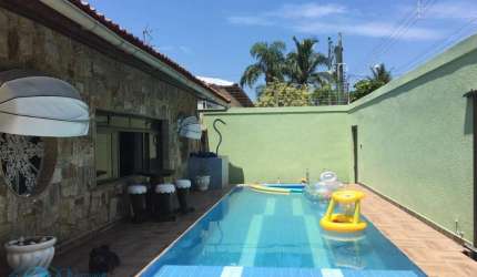 CASA A VENDA NA ENSEADA