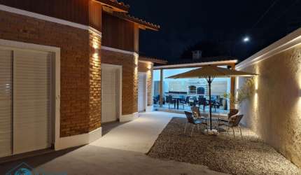 CASA A VENDA NA ENSEADA