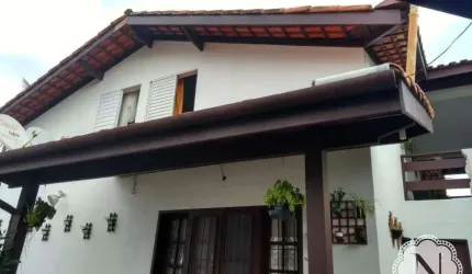 Sobrado à venda com 4 quartos no bairro Praia dos Sonhos
