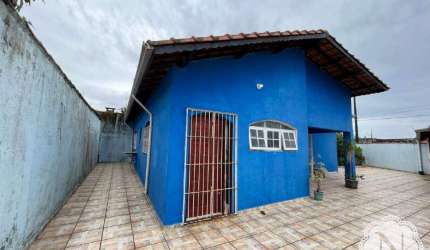 Oportunidade Única a 300 Metros da Praia: Imóvel em Lote Inteiro com 3 Quartos e Área de Lazer