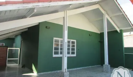 Casa lote inteiro em bairro comercial.