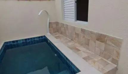Casa em condomínio com piscina no Cibratel II