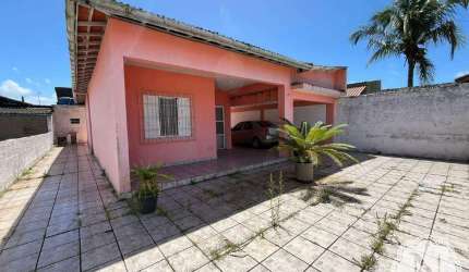Casa em lote inteiro a 700 metros da praia
