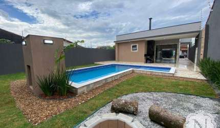 Casa à venda com 3 quartos no bairro Jamaica (Praia)