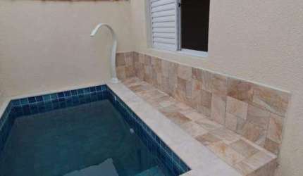 Casa com piscina em condomínio no Cibratel II
