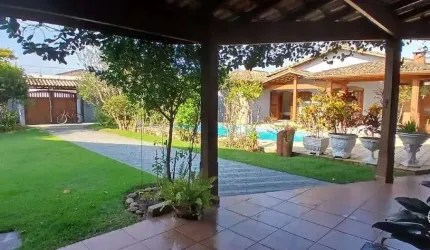 Casa alto padrão a 200 metros da praia.